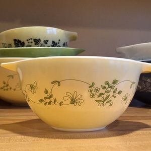 Vintage Pyrex Shenandoah Cinderella bowl 441